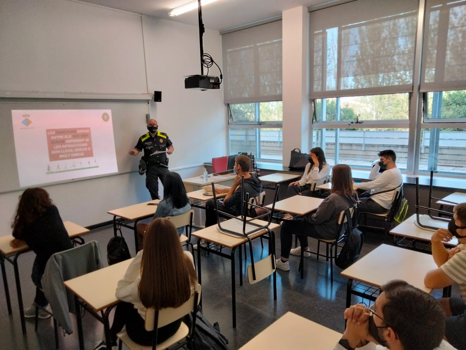 La Policia Local explica la nova normativa sobre Vehicles de Mobilitat Personal