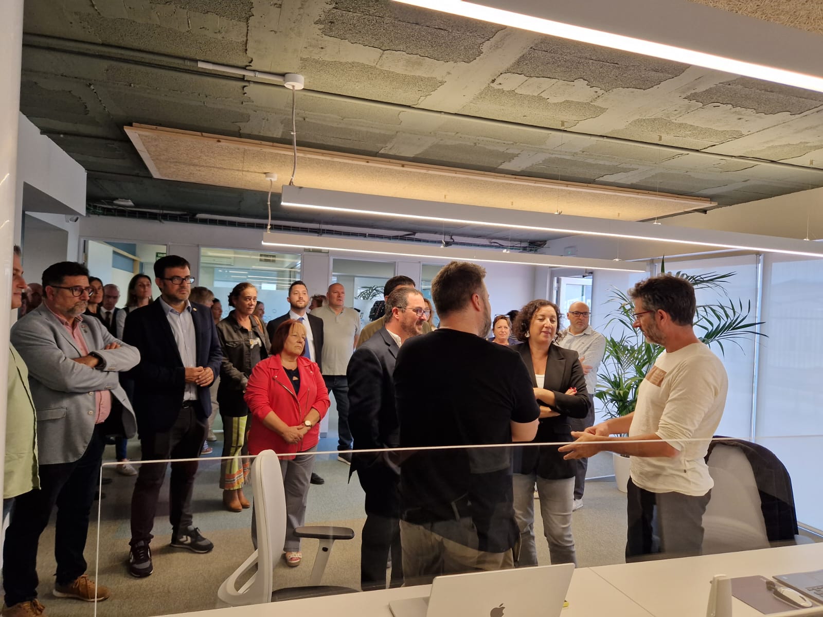 La consellera Romero inaugura el centre de negocis IFACTORY de Cunit, que ajudarà a transformar el teixit productiu del territori