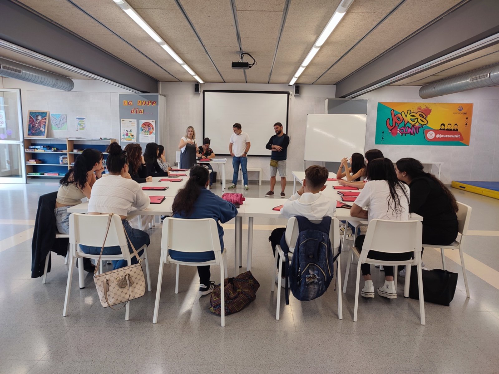 Inaugurat el curs de vetllador/a, monitor/a de transport i menjador a Cunit