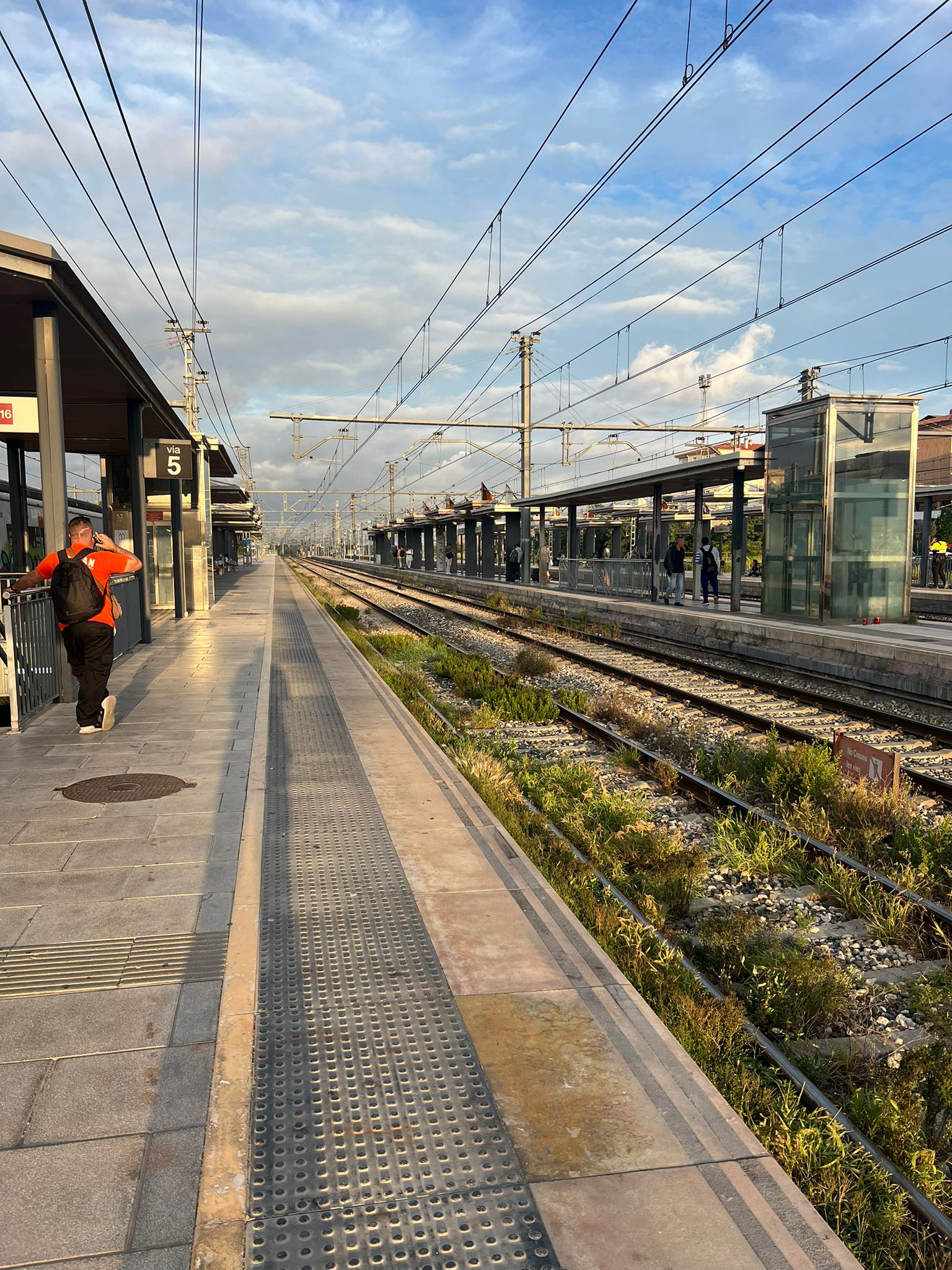 Cunit demana solucions urgents al servei de Renfe a l’estació de Sant Vicenç de Calders