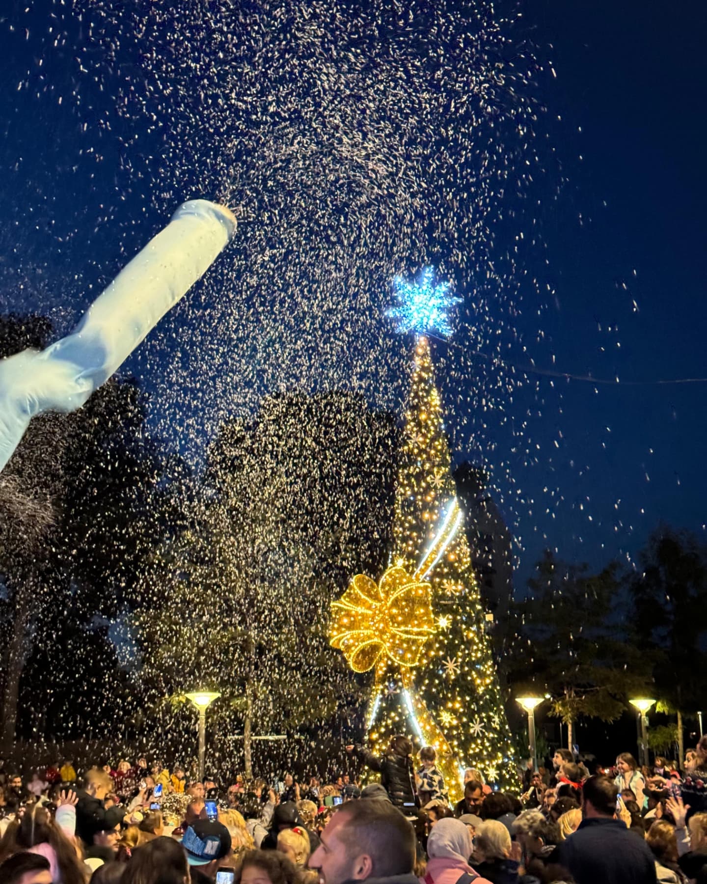Cunit s’il·lumina per celebrar les Festes de Nadal i Reis