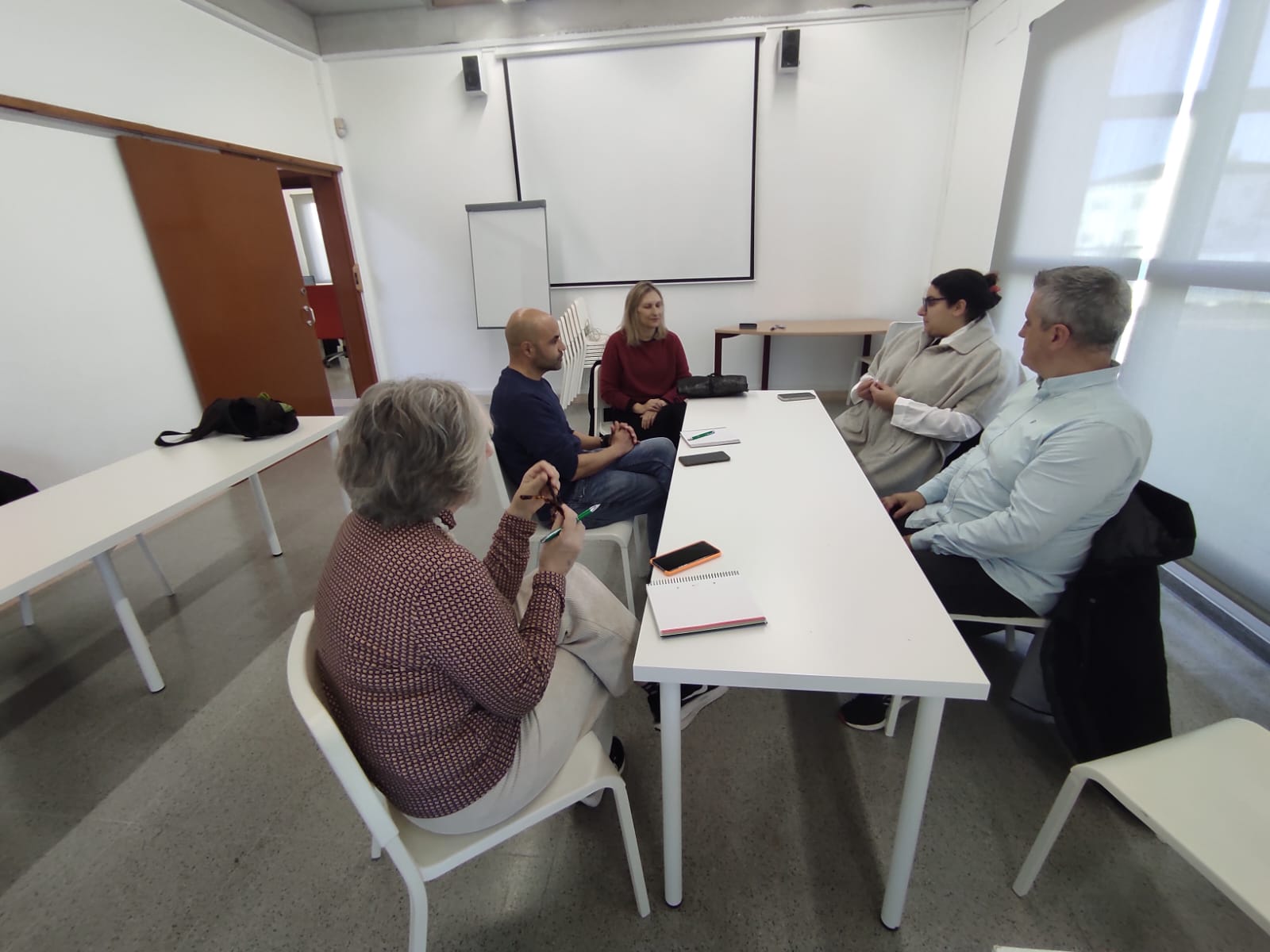 Cunit i Calafell reforcen la col·laboració per impulsar l’ocupació i la formació amb el programa 30 Plus