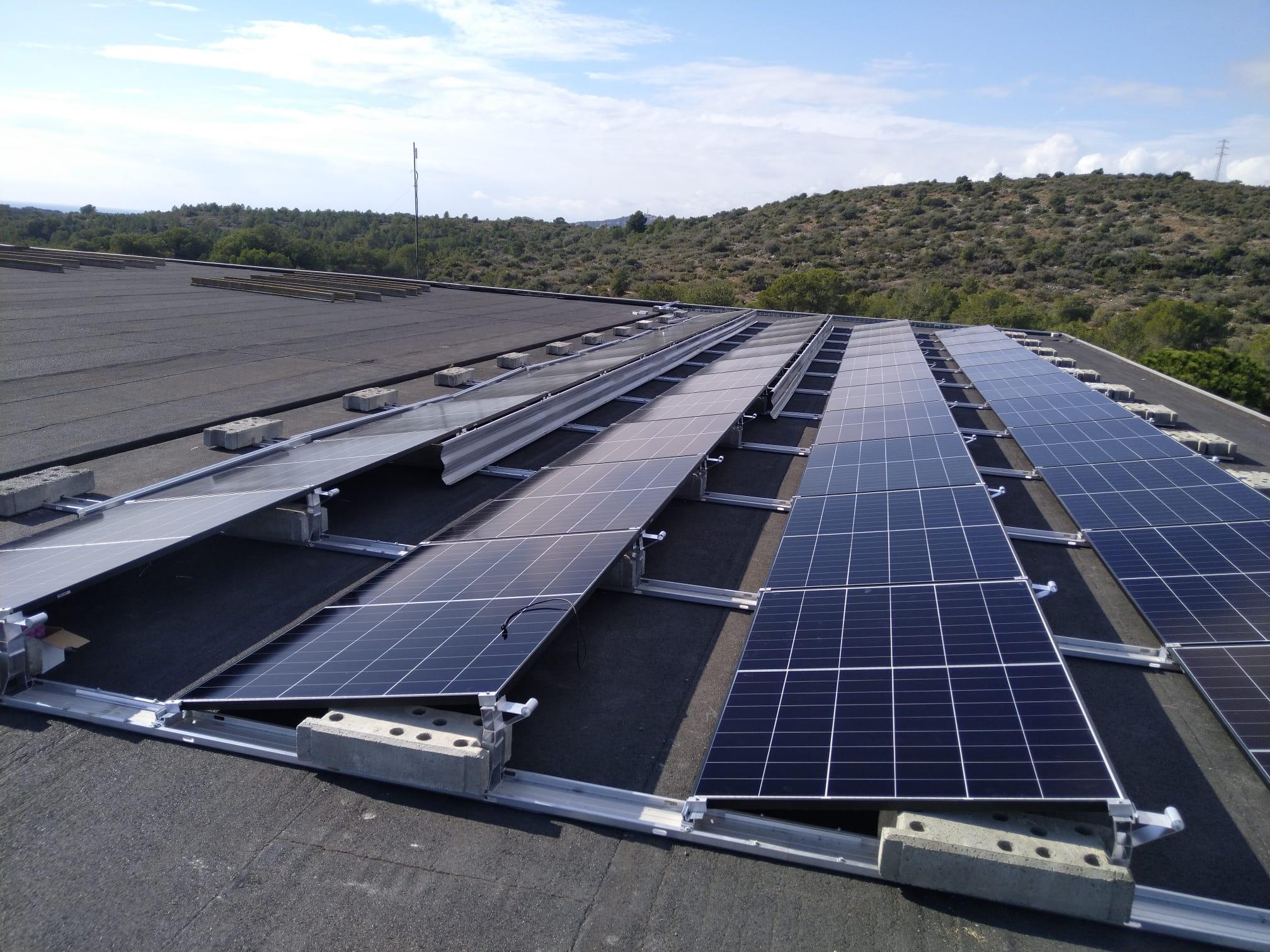 L’Ajuntament instal·la plaques solars al Parc Mediambiental dins el seu pla d’energia renovable