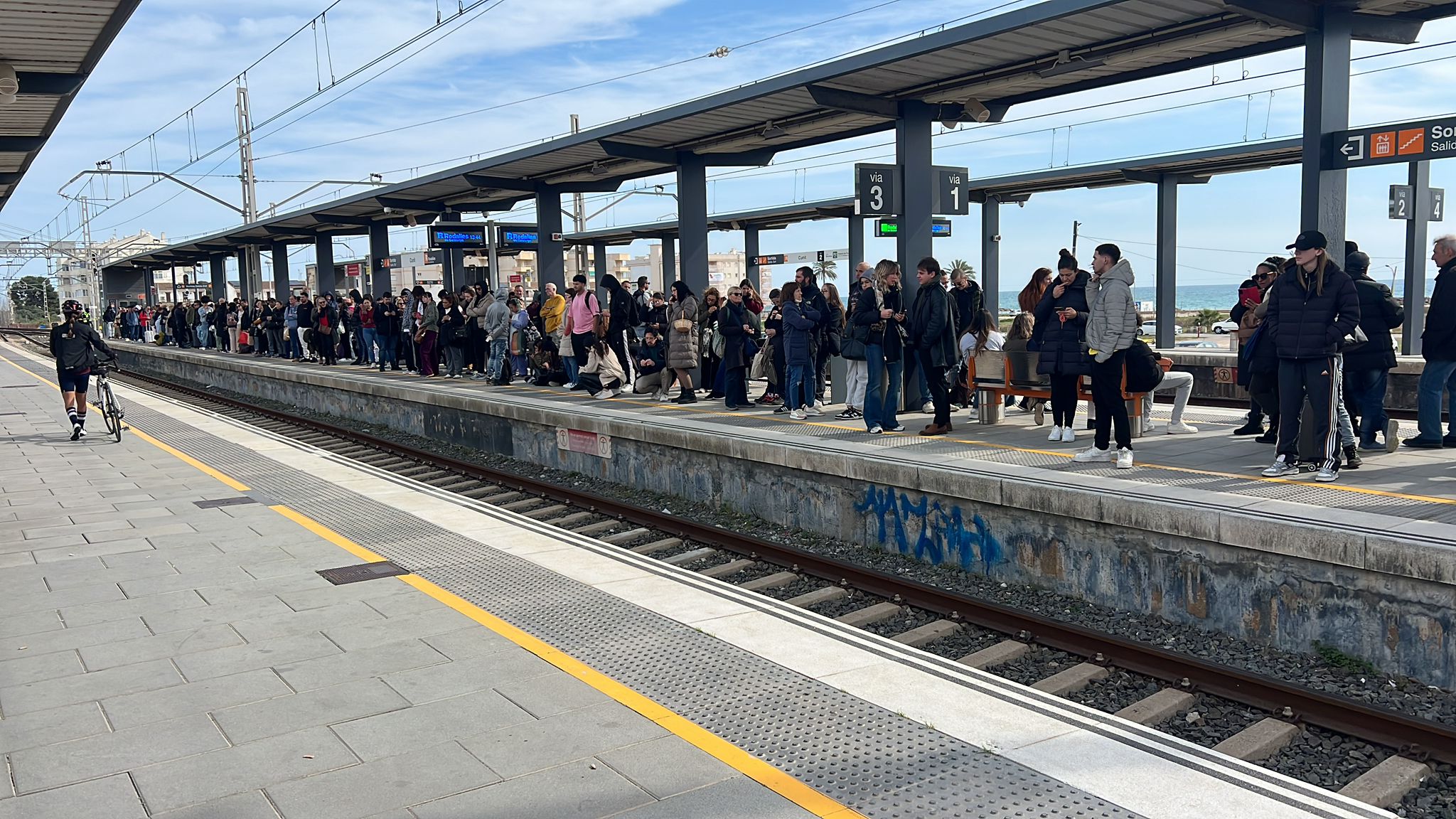 Cunit exigeix a Renfe la recuperació dels trens suprimits i millores en Rodalies