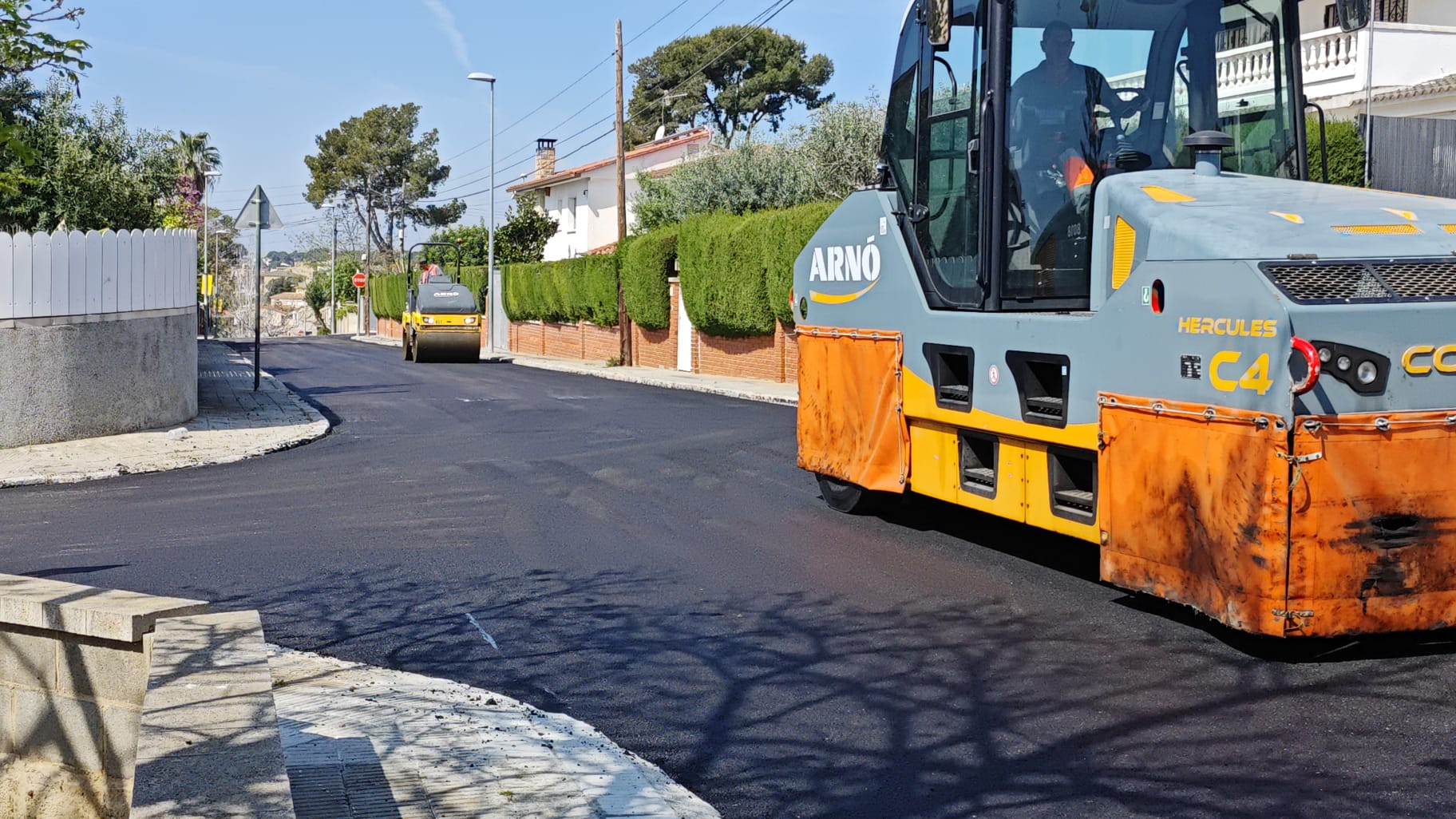 L’Ajuntament de Cunit inicia treballs d’asfaltatge a diversos carrers del municipi