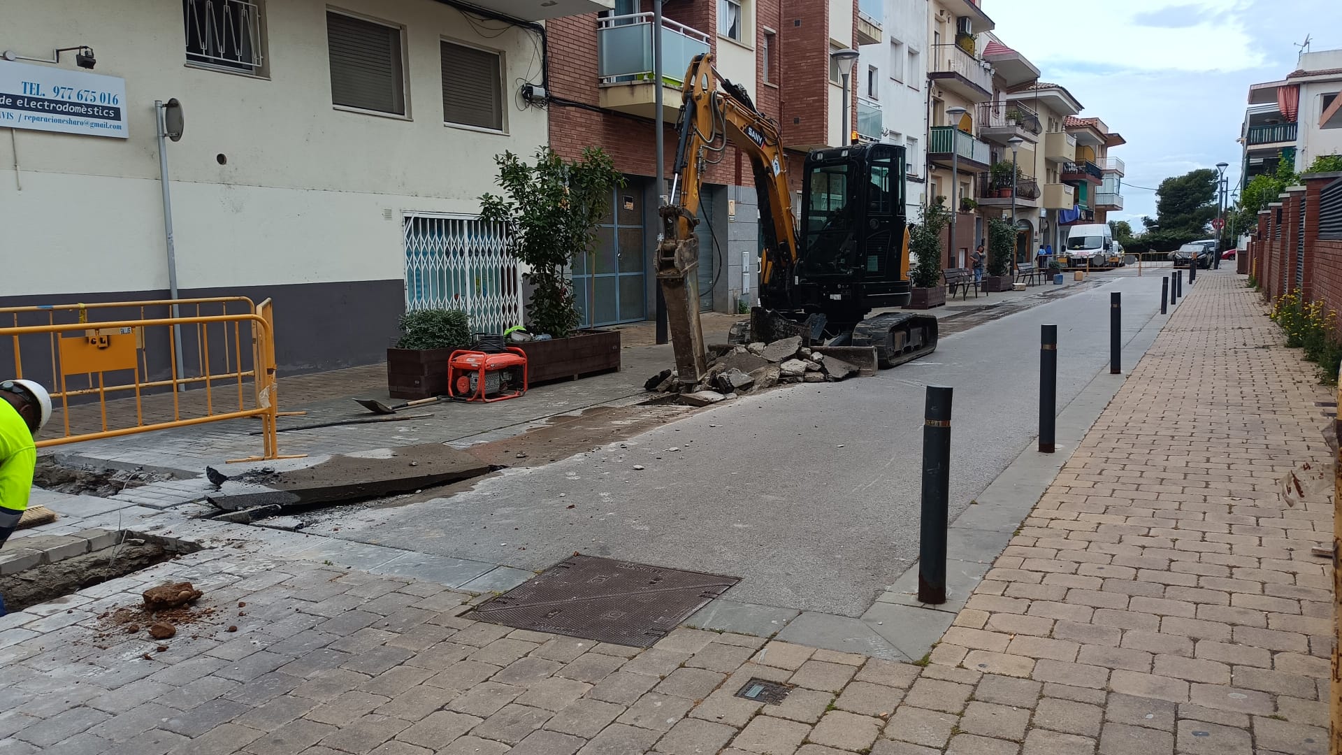 Tall de trànsit al carrer Ramón Casas de Cunit per obres d’Endesa