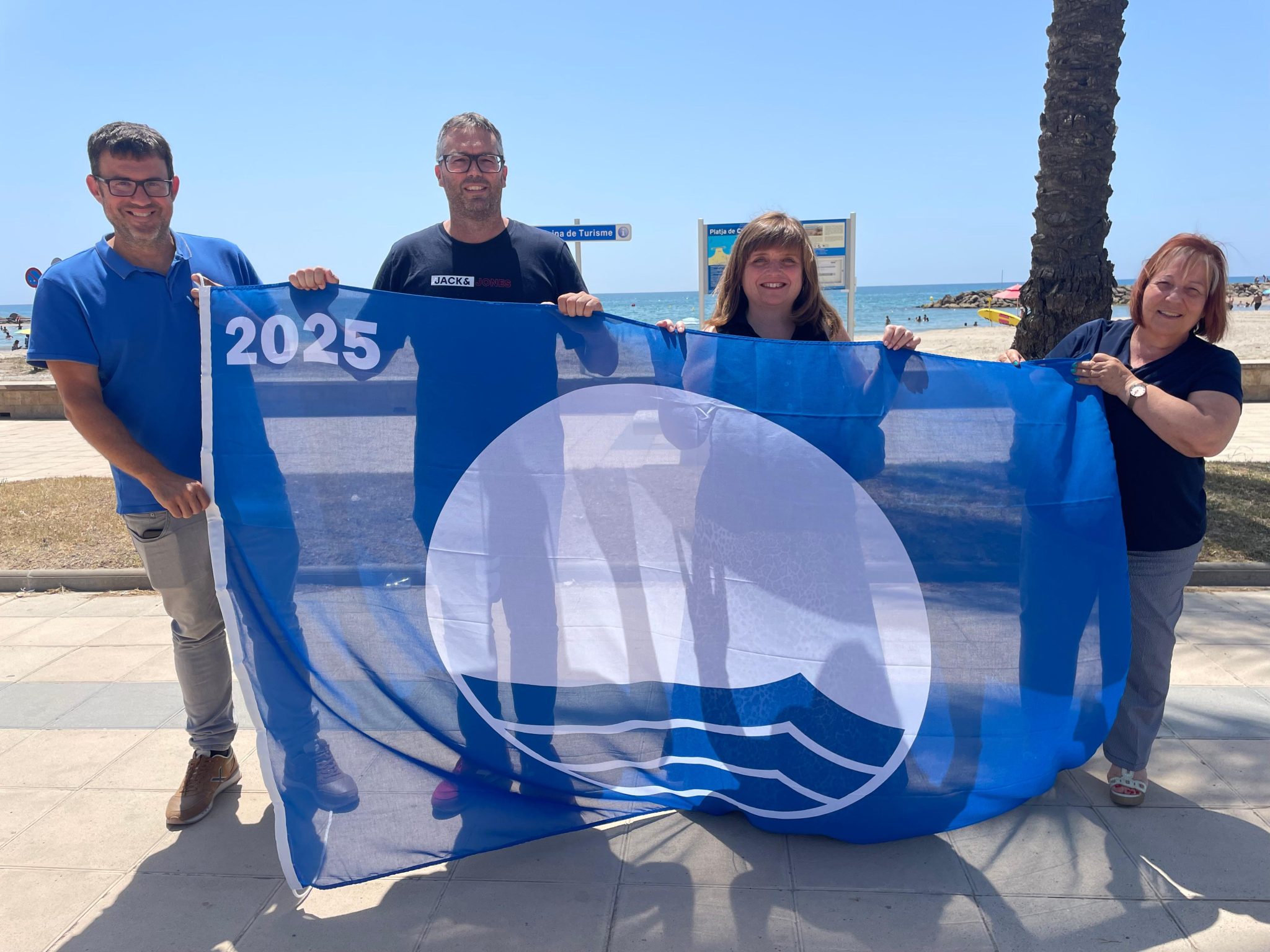 Les platges de Cunit renoven la Bandera Blava per aquest 2025