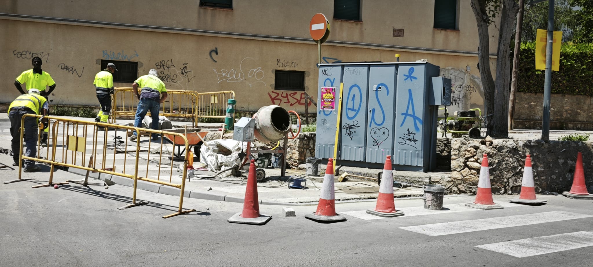 Millores a la via pública: ampliació de vorera a la cantonada entre av. de la Font i c/ de l’Estació