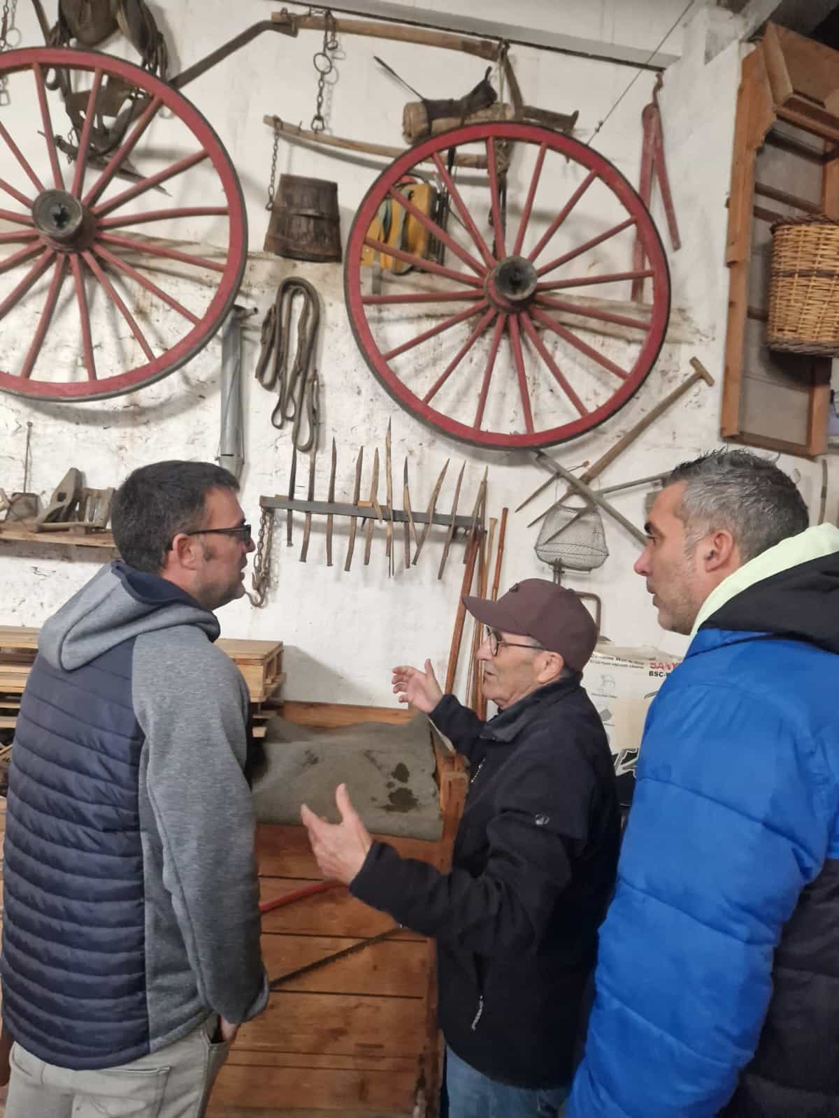 La família Aviñó cedeix tot el seu material de pagès per al futur Museu de la Pagesia de Cunit