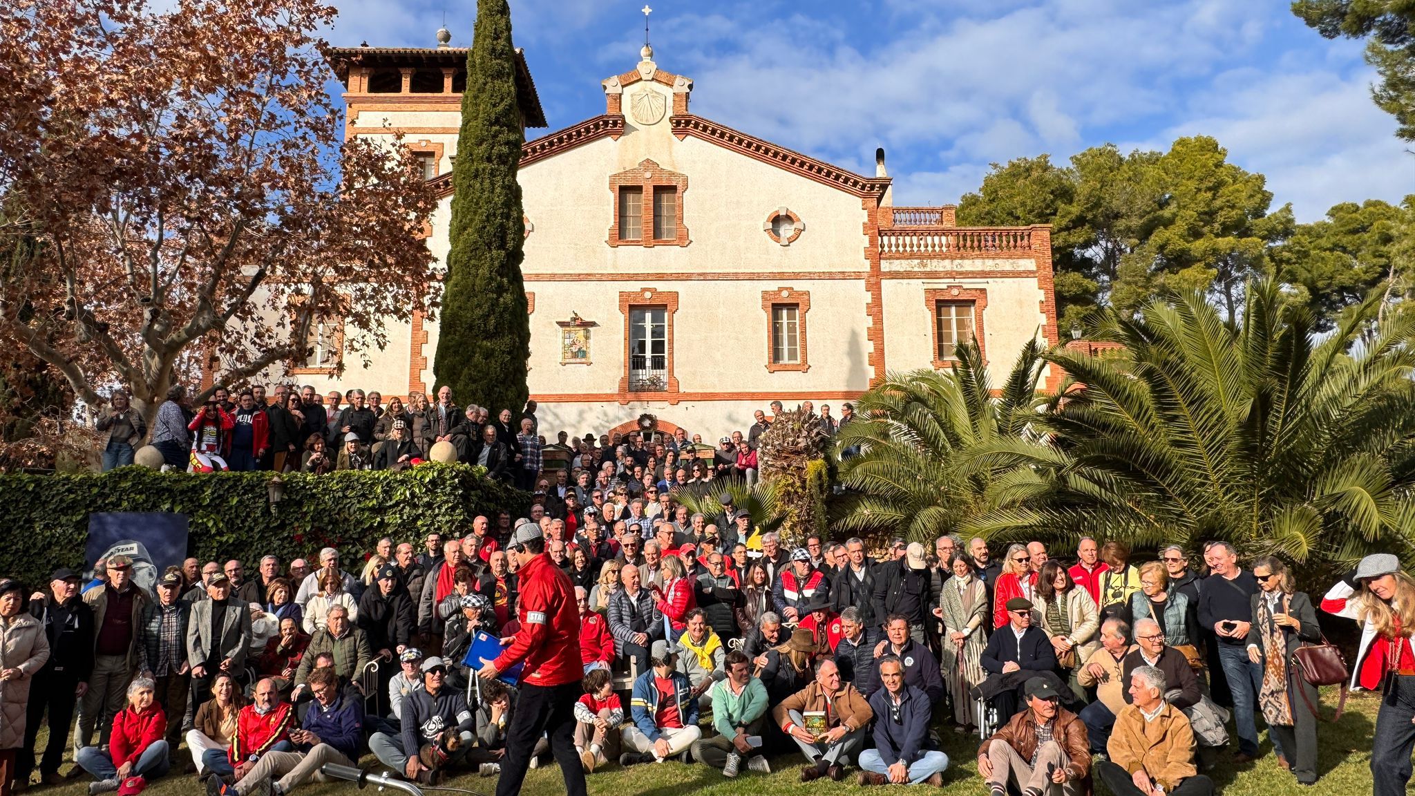 La Masía de San Antonio reuneix aficionats i figures mítiques del trial en una trobada de motos clàssiques