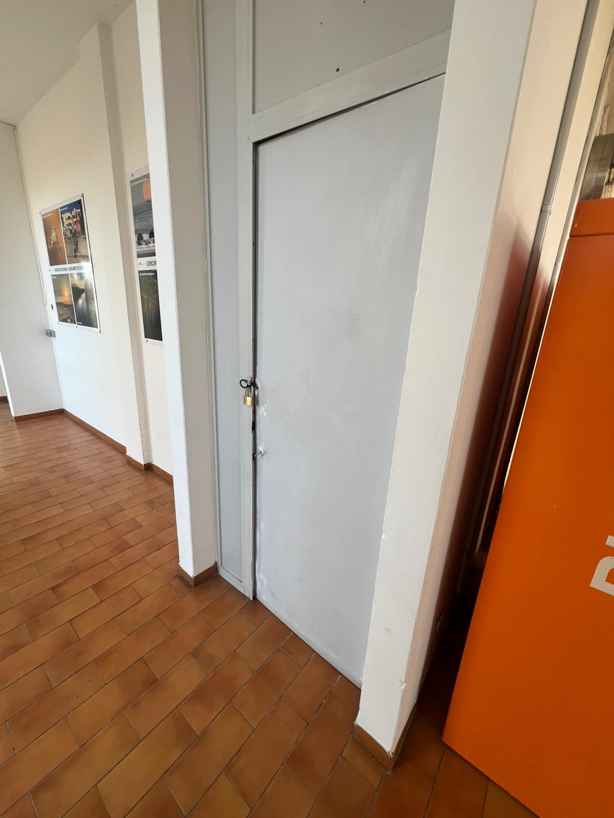 L’estació de tren de Cunit sense serveis públics des de la sortida del bar, l’Ajuntament demana la seva reobertura.
