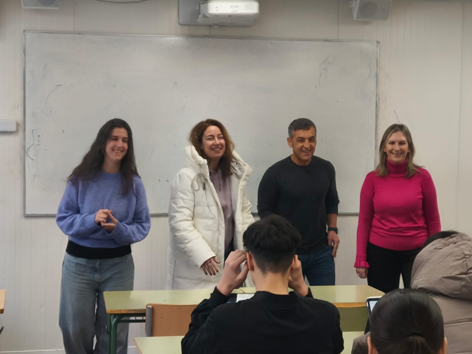 La regidora de Sanitat i la regidora d’Educació visiten l’Institut Ernest Lluch i Martín per parlar del Pla de Salut