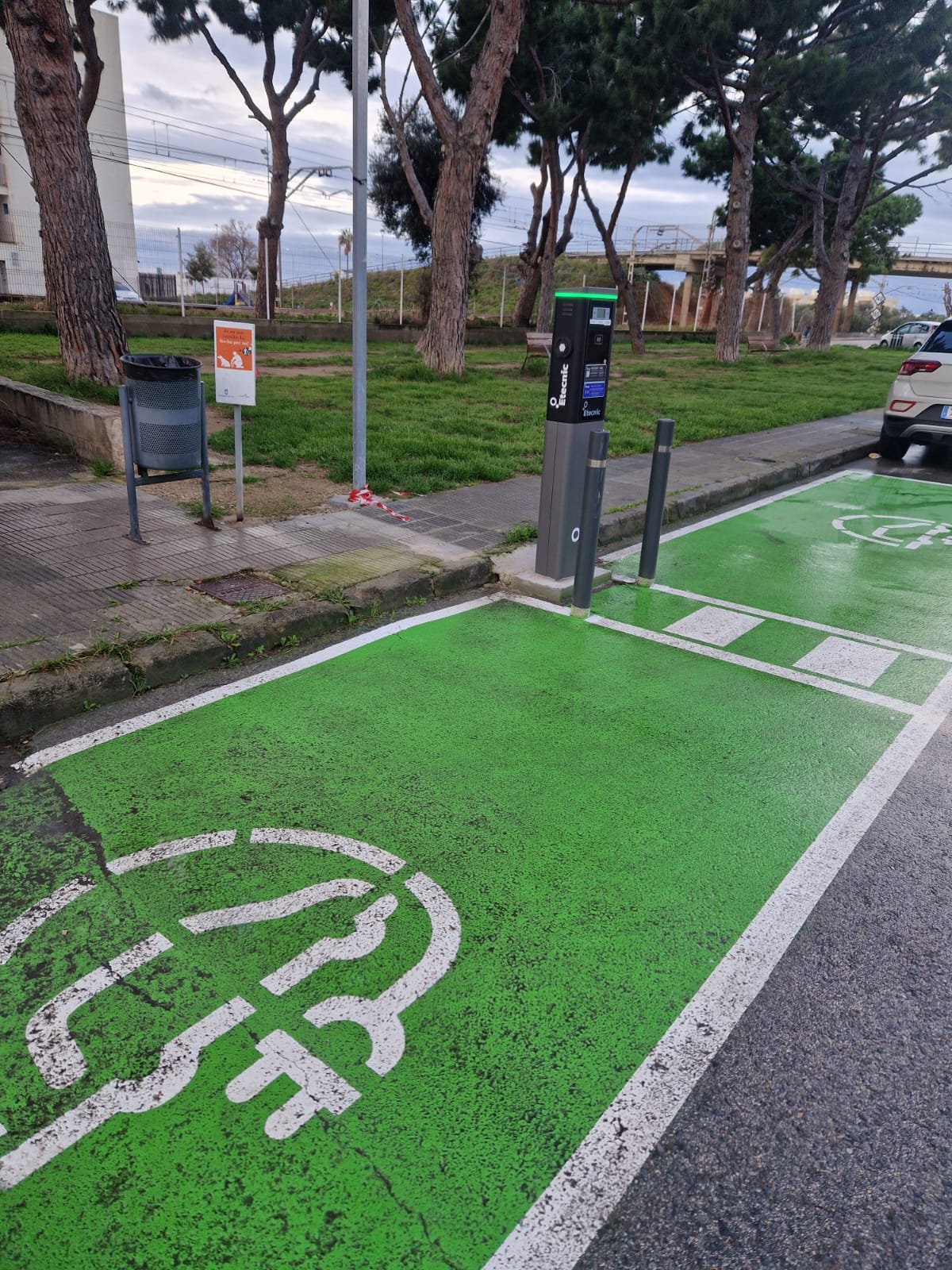 Cunit amplia la xarxa pública de recàrrega amb dos nous punts per a vehicles elèctrics