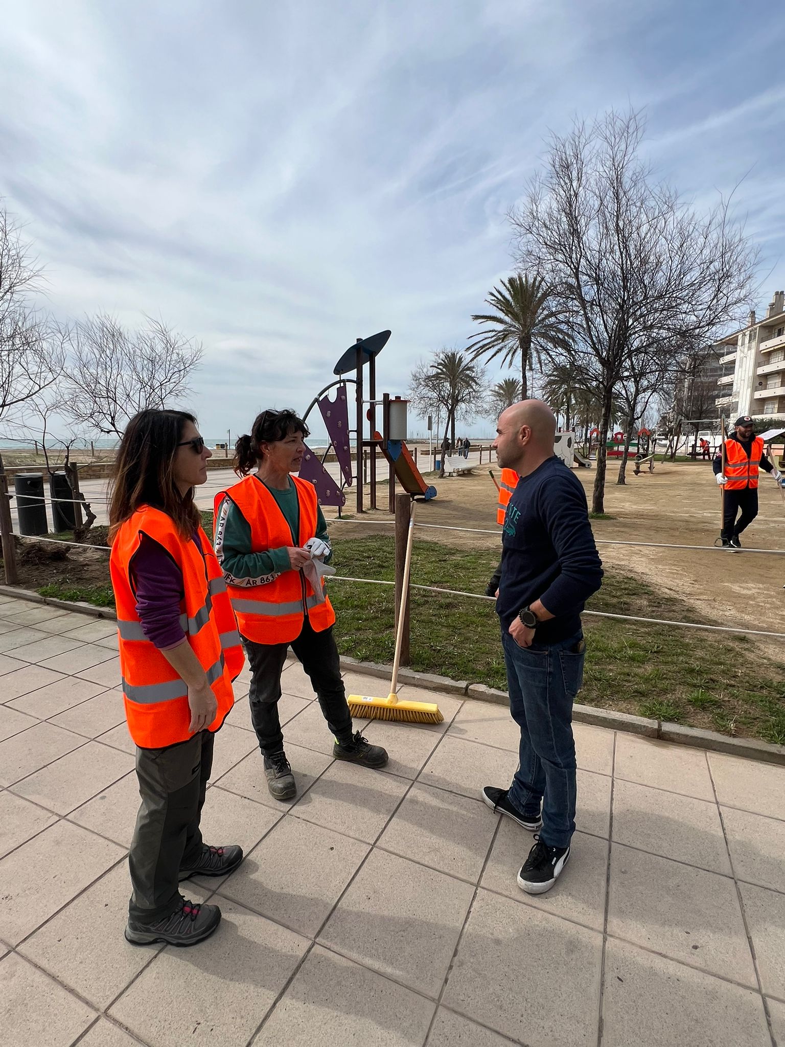 Els alumnes del curs de manteniment de piscines i jardins inicien les pràctiques al Parc del Patufet